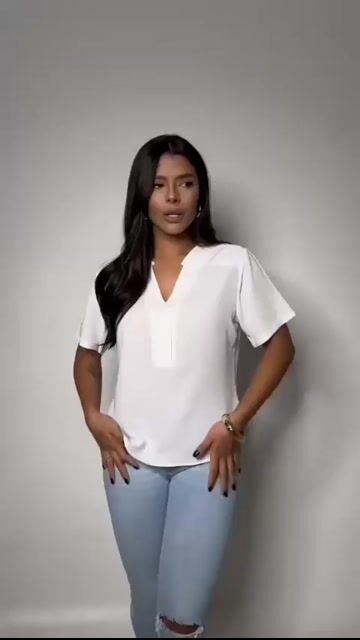 Video de Blusa Camisa Cristal Gola V com Botões em Viscolinho Manga Curta Social Básica Lisa