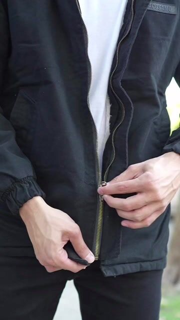 Video de Campera de Invierno Negra de Gabardina con Corderito – Del S al XXl