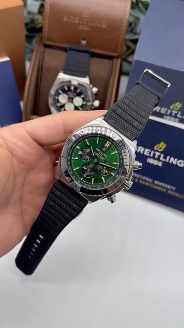 Video de Breitling Avenger Chronograph 44mm - AÇO/MOSTRADOR VERDE - SILICONE