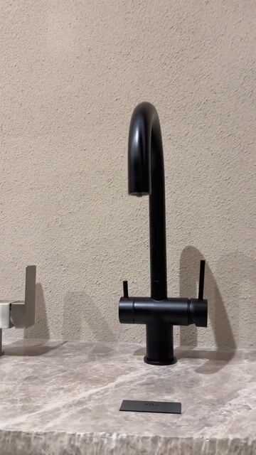 Video de Griferia cocina monocomando con filtro purificador negra Vita Black Peirano 22-178N