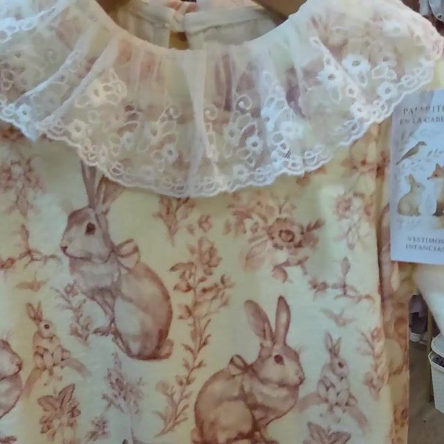 Video de CHALECO CONEJOS ROSAS