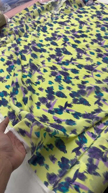 Vídeo de Tecido Crepe Chine 100% Seda Estampado -