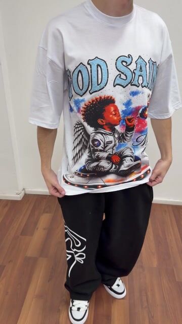 Video de Remera semi Over baby God saint