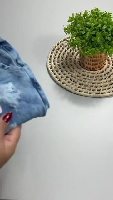 Vídeo de Calça Jeans Jogger Infantil Blogueirinha Destroyed Mini Diva blogueira Lançamento