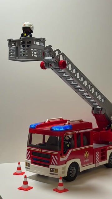 Video de Camión Bomberos Luz y Sonido +89pzs 3 Figuras 9463