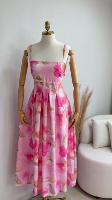 Vídeo de VESTIDO ROSÁLIA SEMI LONGO ROSA FLORAL