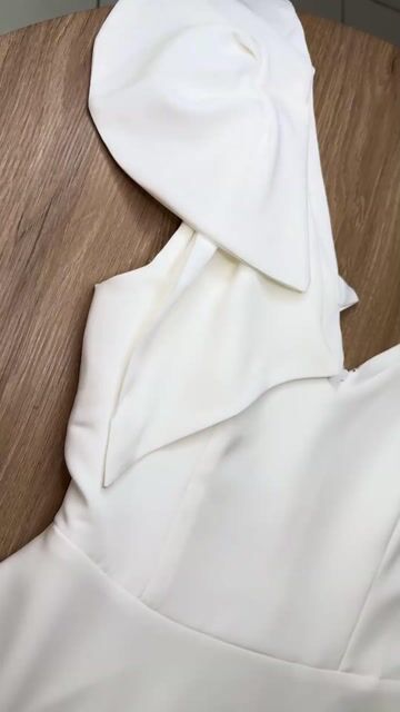 Video de Vestido Midi Branco em Milano com Laço no Ombro