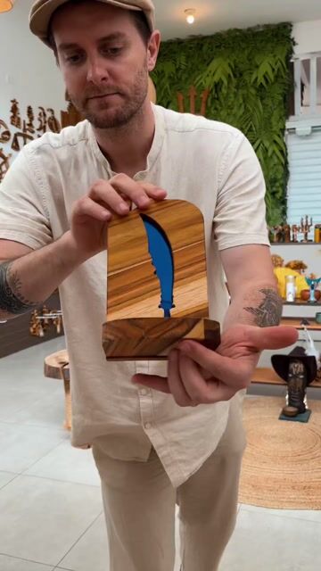 Vídeo de Kit Porta Vela Ogum - 20cm Alt + Suporte Vidro Duplo + Vela 7 Dias Azul Escuro + Vela Palito Azul Escuro