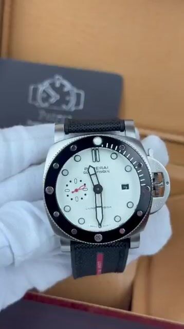Video de Panerai Submersible Luna Rossa - 47mm - Aço/Mostrador Branco - SILICONE E NYLON