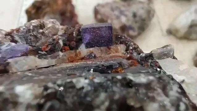 Video de 8 Piezas Fluorita con Calcita | 2 lbs