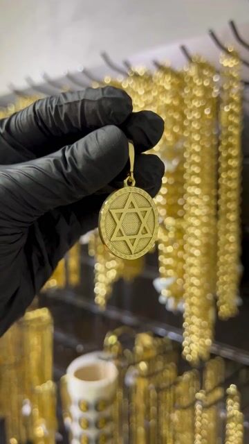 Vídeo de Pingente Estrela de Davi Redonda Maciça M Banhado A Ouro 18K