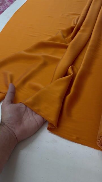 Vídeo de Tecido Cetim Estonado 100% Seda Pura - Laranja