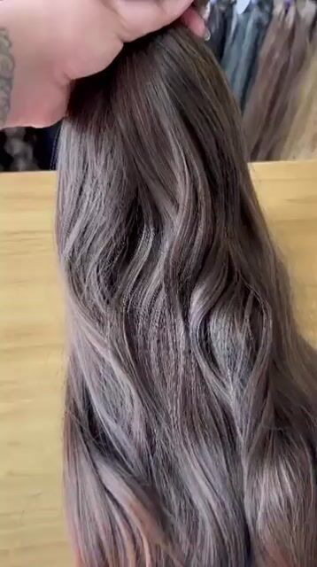Vídeo de LURA ONDULADO MORENA ILUMINADA OMBRÉ MEL