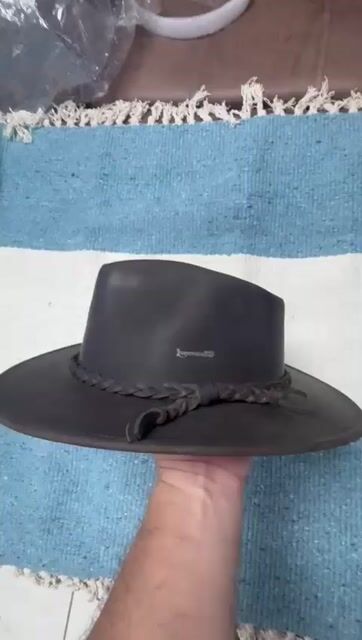 Video de SOMBRERO AUSTRALIANO LAGOMARSINO ALA 8 (LAGO105)