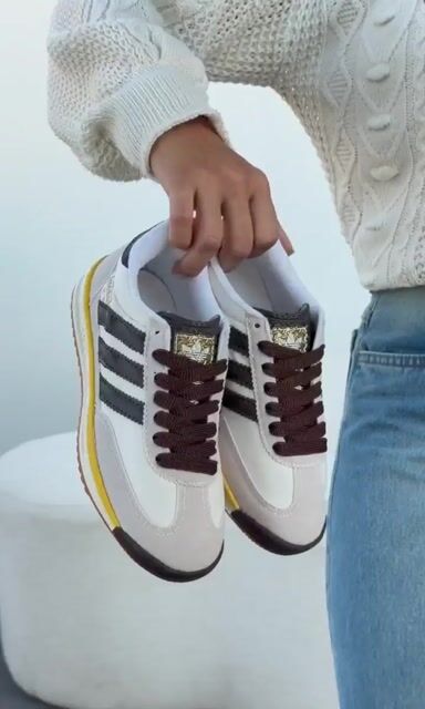 Video de Adidas SL 72