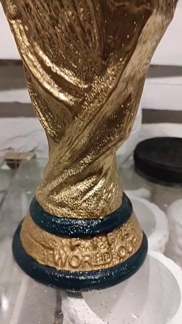 Video de Réplica Copa del Mundo tamaño Real + Totem Messi y Maradona