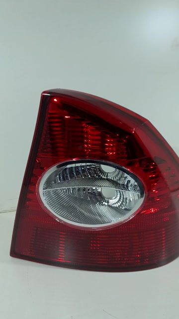 Video de Faro Trasero Ford Focus 2008 al 2013 4 Puertas Derecho Acompañante