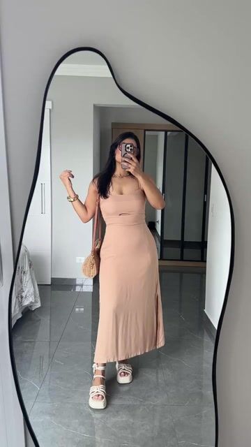 Vídeo de Vestido Midi Alça Zíper Bolsos Vazado Viscose Leona Nude