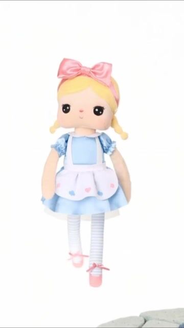 Video de METOO DOLL - BONECA ANGELA CONTOS 40CM - ALICE NO PAÍS DAS MARAVILHAS