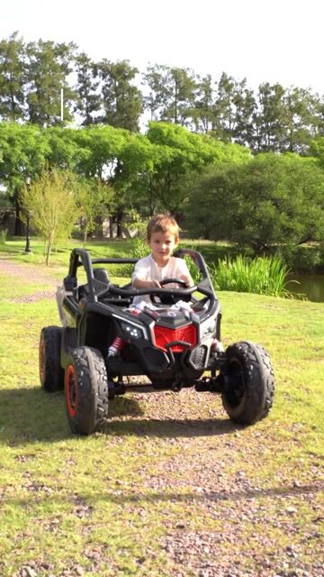 Video de Auto Batería Utv Can Am Maverick X3 XRC XRS 2*24v Arenero 4x4 Goma Cuero