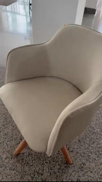 Vídeo de Poltrona Giratória Bege (5313)