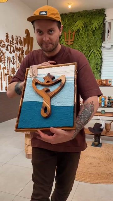 Vídeo de Quadro Iemanjá - 33cm Larg x43cm Alt - Collab Atelier e Romano