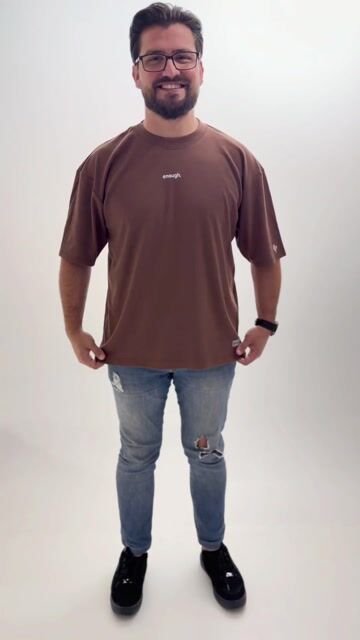 Vídeo de Camiseta Oversized – enough.