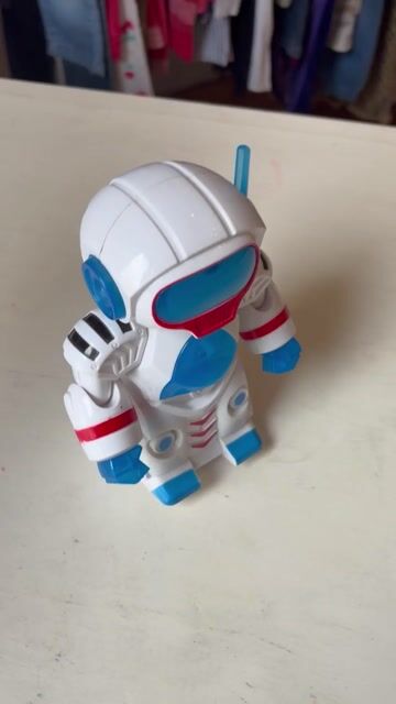 Video de NUEVO | Robot a pilas blanco (pilas incluidas)