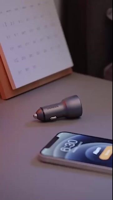 Video de Cargador Auto Ugreen Carga Rápida 52.5w Usb-c Pd 30w Usb-a