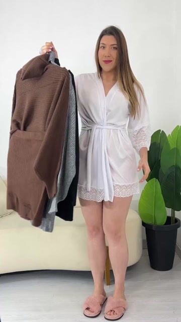 Video de Conjunto Feminino Tricô Mousse de Blusa e Saia