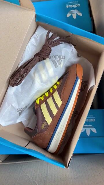 Vídeo de Adidas SL 72 Café/Amarelo