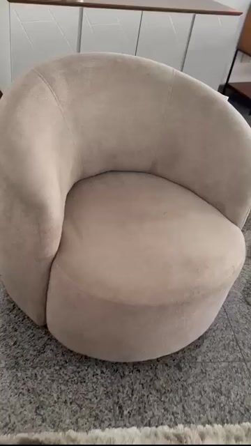 Vídeo de Poltrona Giratória em Bouclé Fendi (5315)