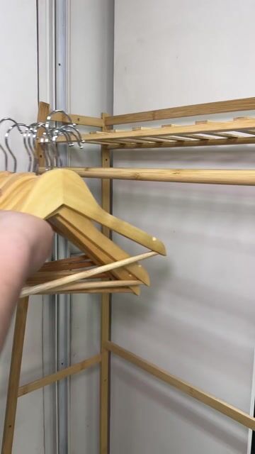 Video de Pack X 100 Perchas De Madera Lustradas Y Barnizadas