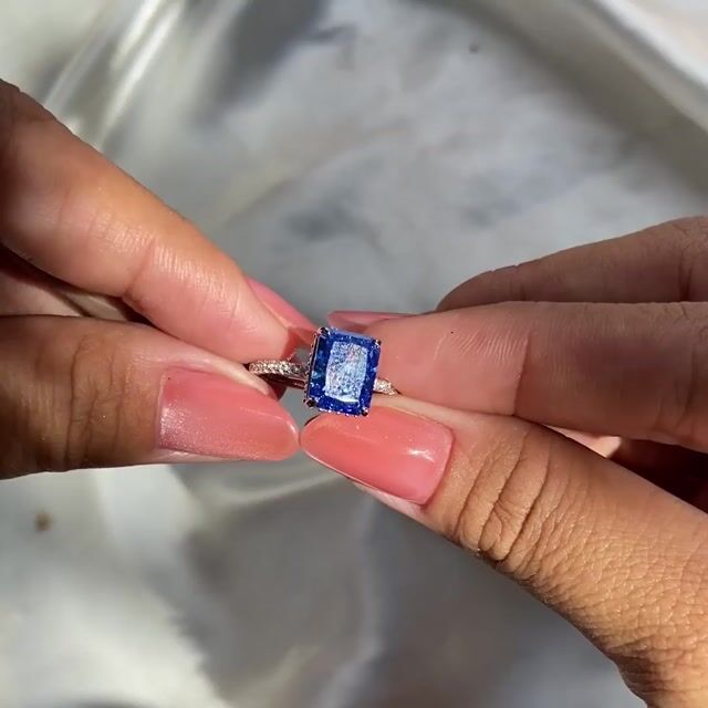 Video de Anel Fiorela · Prata 925 · Zircônia 8A Azul 4ct · o Solitário Pedra Alta
