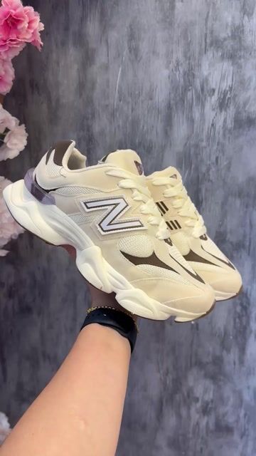 Video de NEW BALANCE 9060 - Bege/Café