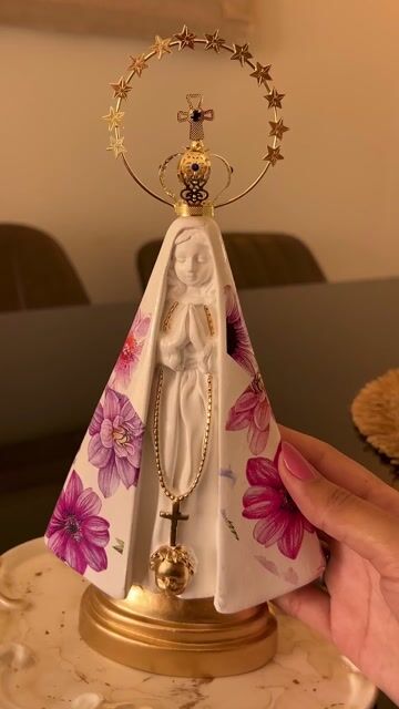 Video de Nossa Senhora Aparecida Floral Rosa e Lilás com Dupla Coroa de Resplendor