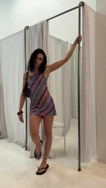 Video de MATILDA STRIPES MINI DRESS