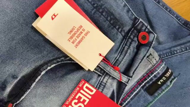 Video de Calça Jeans Diesel Masculina Skinny Médio