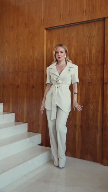 Vídeo de Bia Souza | Moda Autoral Feminina com Assimetria e Fluidez