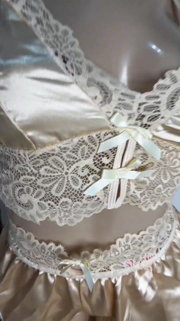 Video de pijama en dos piezas en saten color NUDE Talle M y XL