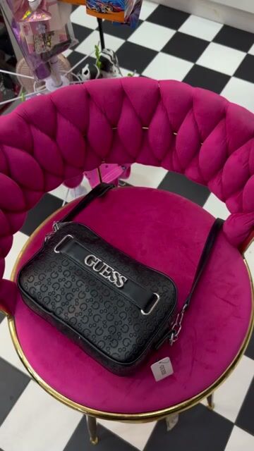 Video de crossbody guess negro matte herrajes plata