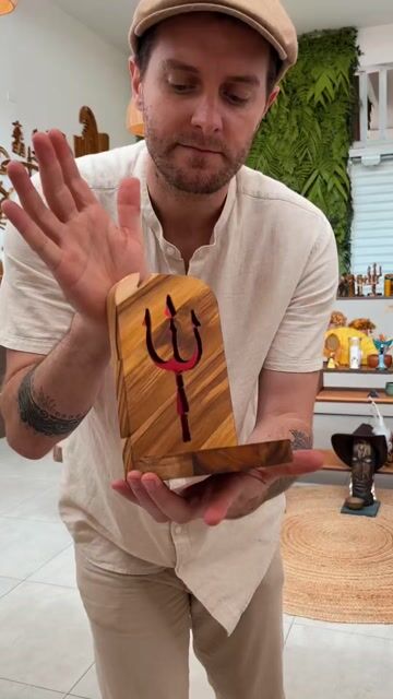 Vídeo de Kit Porta Vela Pombogira - 20cm Alt + Suporte Vidro Duplo + Vela 7 Dias Preta e Vermelha + Vela Palito Preta e Vermelha - (cópia)