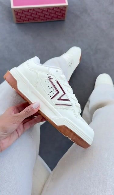 Vídeo de VANS UPLAND - OFF/BORDO