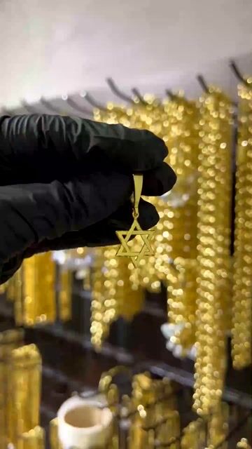 Vídeo de Pingente Estrela de Davi Vazada Recortada P Banhado A Ouro 18K