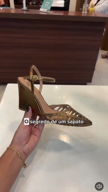 Video of Sandália Anabela Metalizada Bronze UpDn 5928812