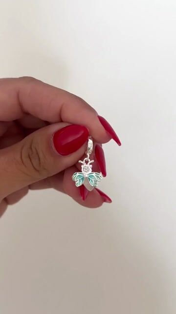 Video de Charm luciérnaga con esmalte