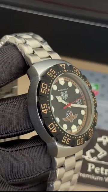 Video de TAG Heuer Fórmula 1 Indianápolis 42mm - AÇO/MOSTRADOR PRETO