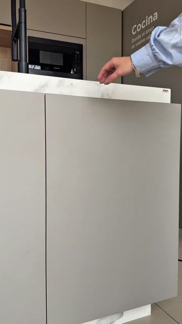 Video de LICUADORA DE MANO MODELO MP10 1000W METAL