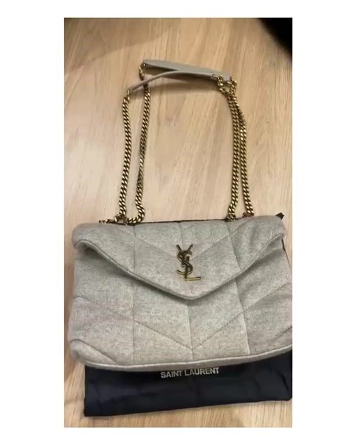 Vídeo de Bolsa Yves Saint Laurent Loulou Puffer Em Tecido Cinza-claro Mescla