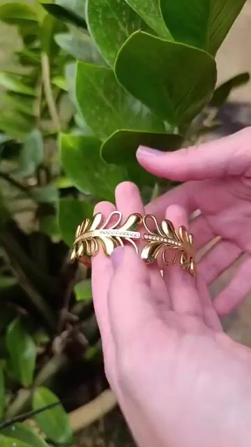 Video de Bracelete Dourado Ramos- INOX -
